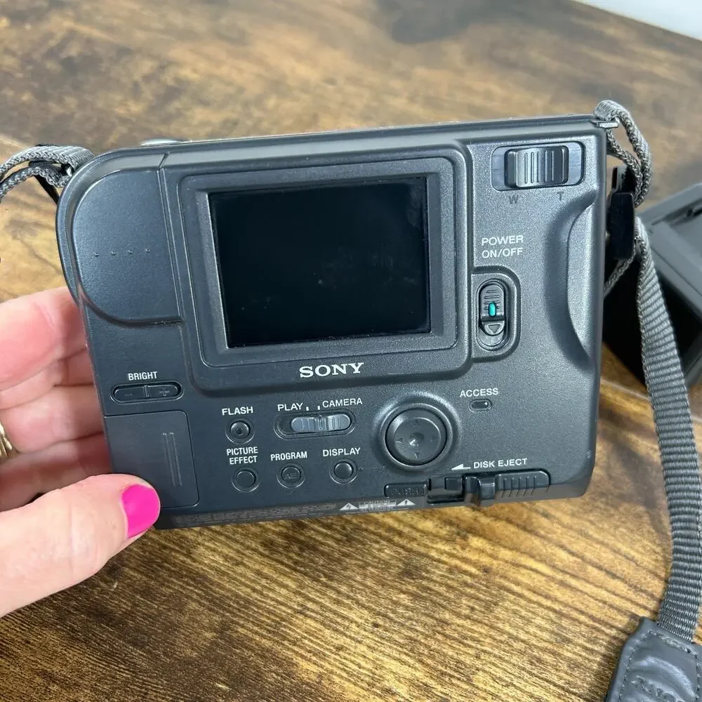Sony Digital Camera Mavica MVC-FD73 0.4MP Silver Battery Charger WORKING